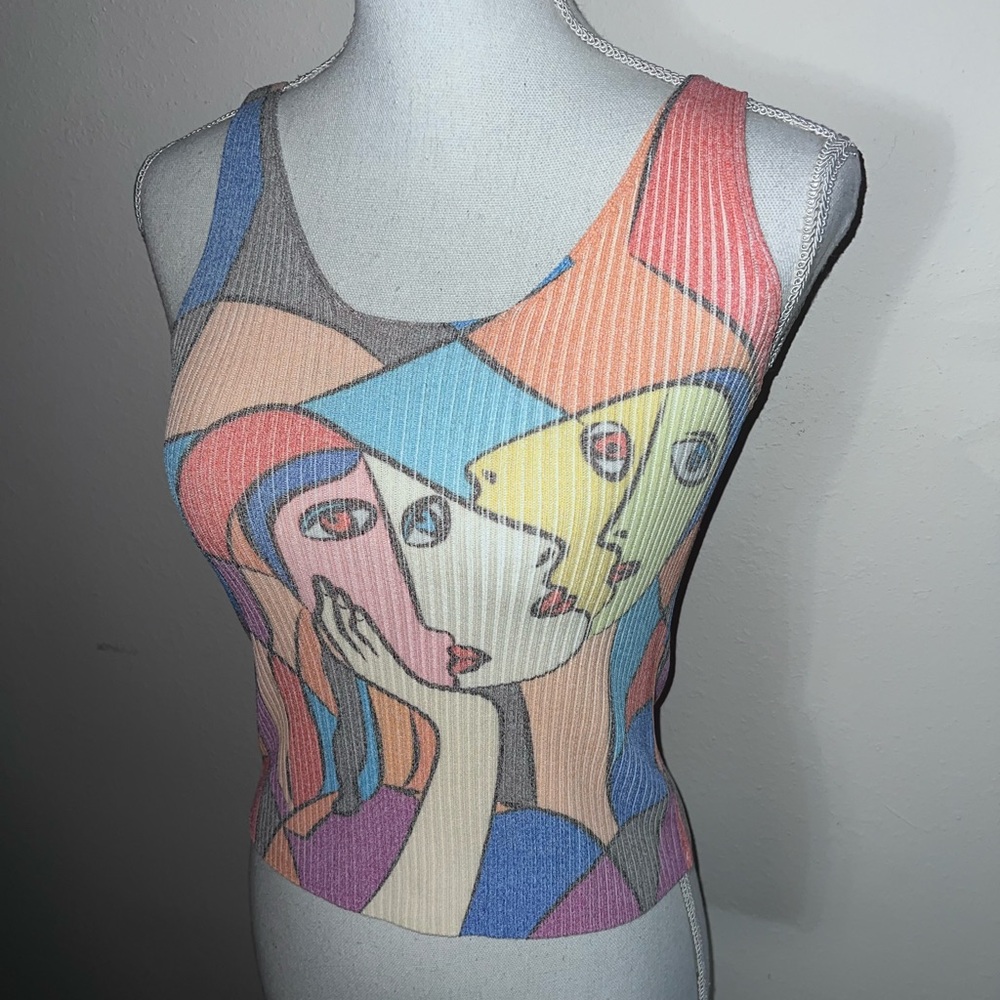 Abstract Ribbed Tank